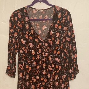 NATURAL LIFE Floral V-Neck Blouse in Black and Orange